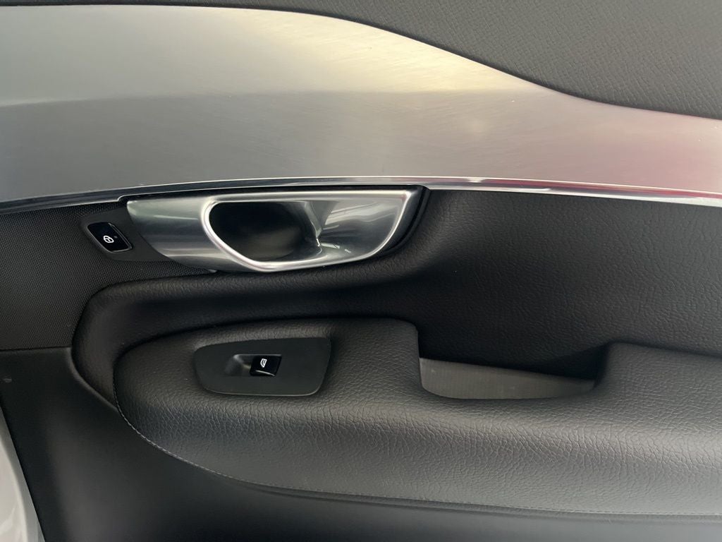2017 Volvo XC90 T6 Momentum