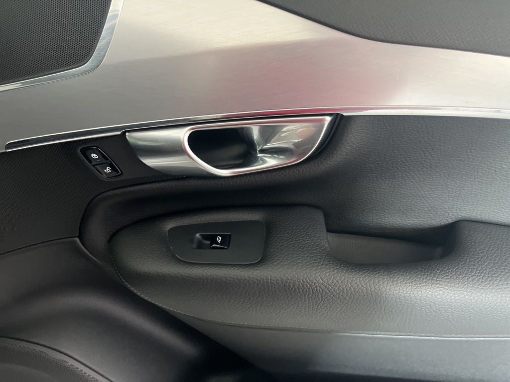 2017 Volvo XC90 T6 Momentum