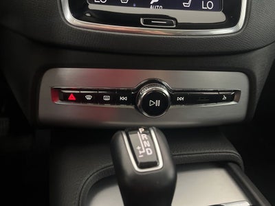 2017 Volvo XC90 T6 Momentum