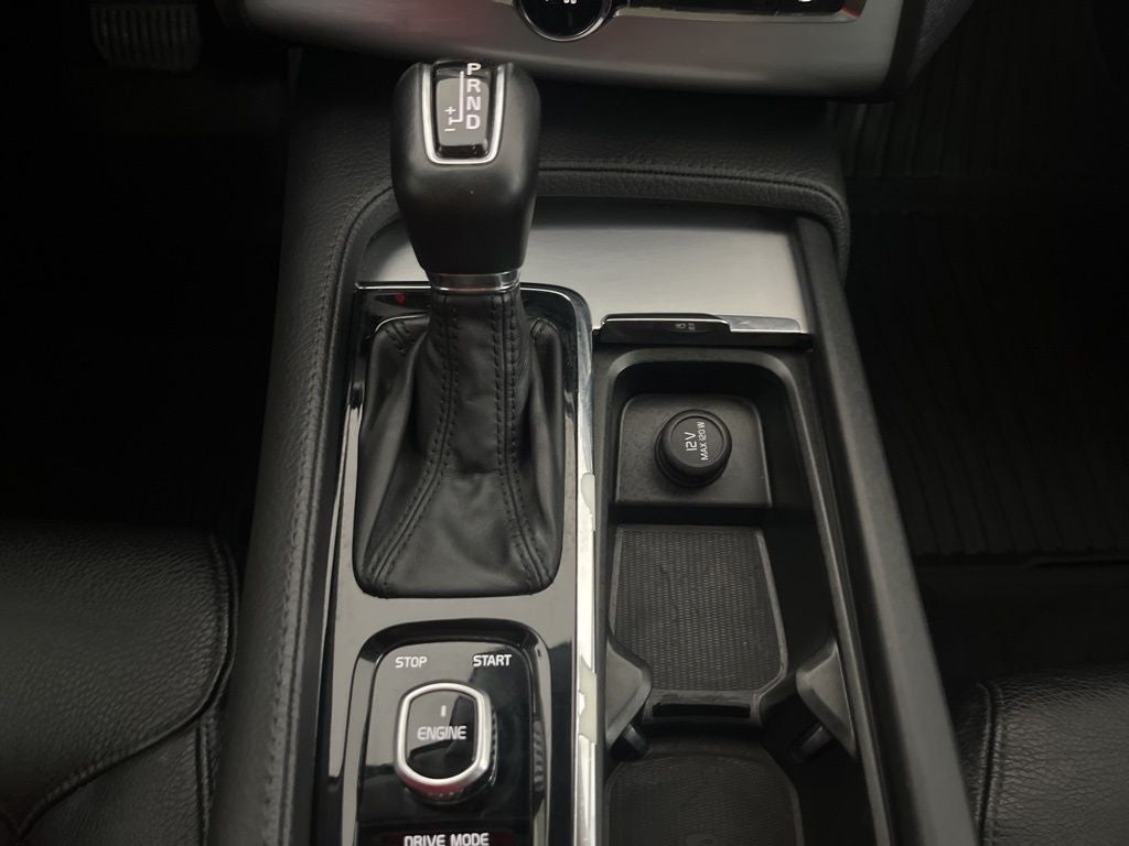 2017 Volvo XC90 T6 Momentum