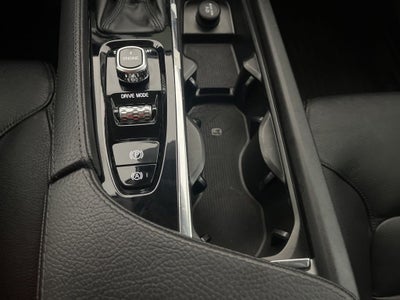 2017 Volvo XC90 T6 Momentum