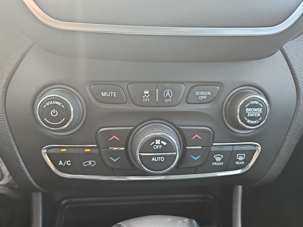 2022 Jeep Cherokee Latitude Lux