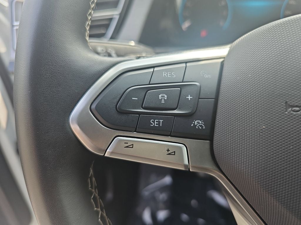 2025 Volkswagen Atlas Cross Sport 2.0T SE w/Technology