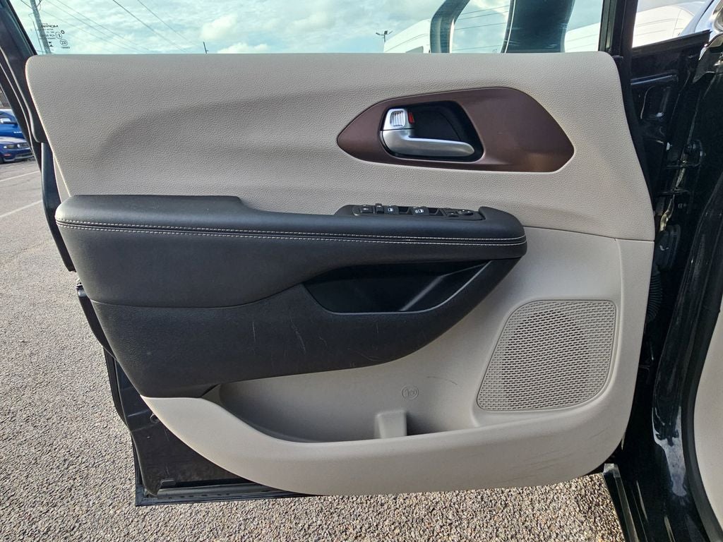 2024 Chrysler Voyager LX