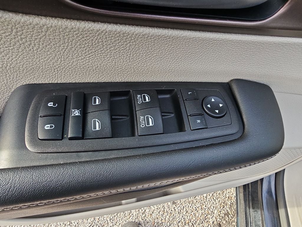 2024 Chrysler Voyager LX