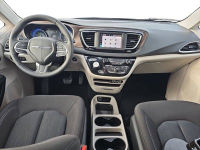 2024 Chrysler Voyager LX