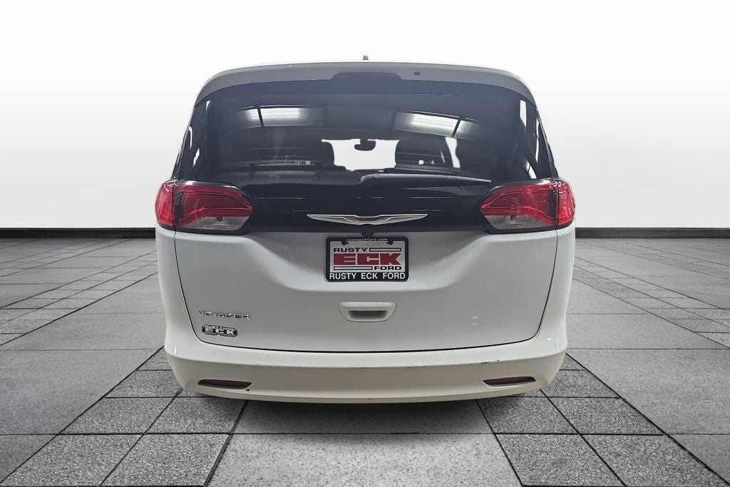 2023 Chrysler Voyager LX