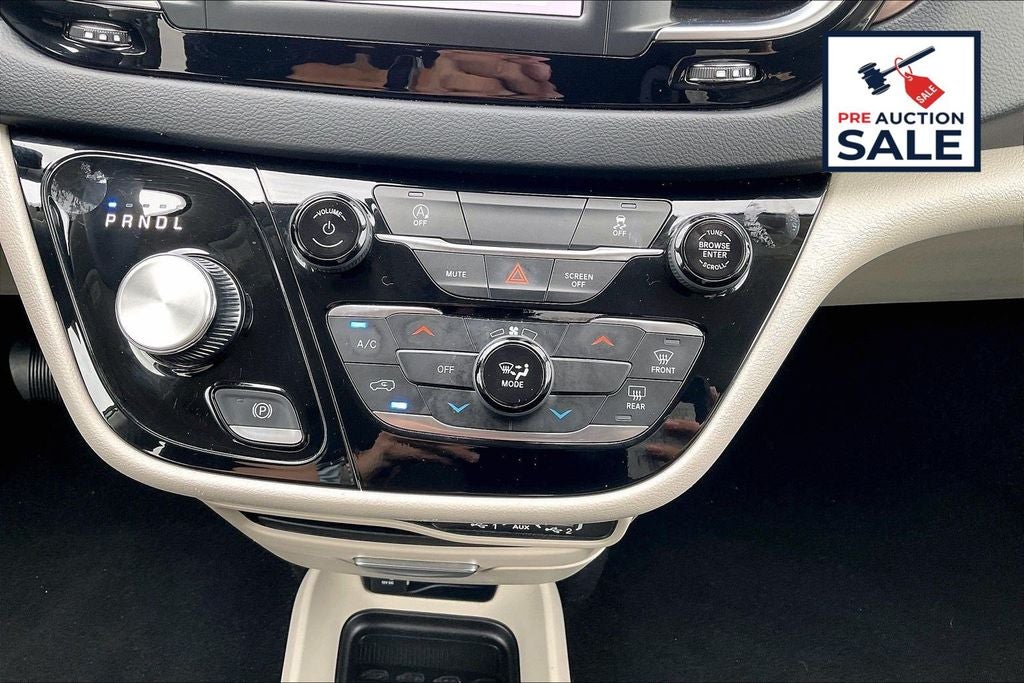 2023 Chrysler Voyager LX