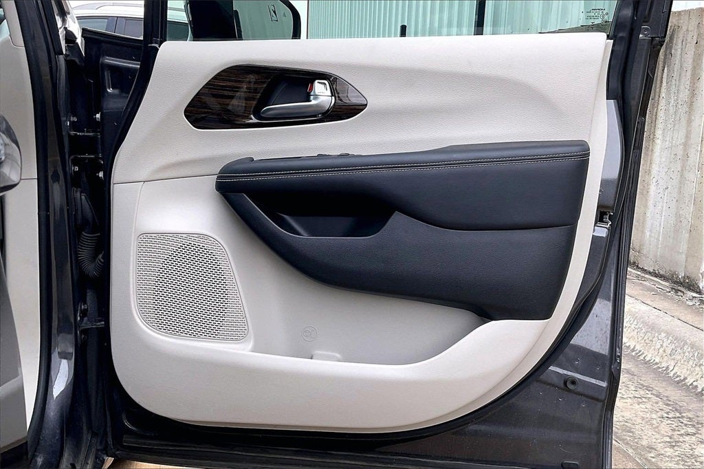 2023 Chrysler Pacifica Hybrid Limited