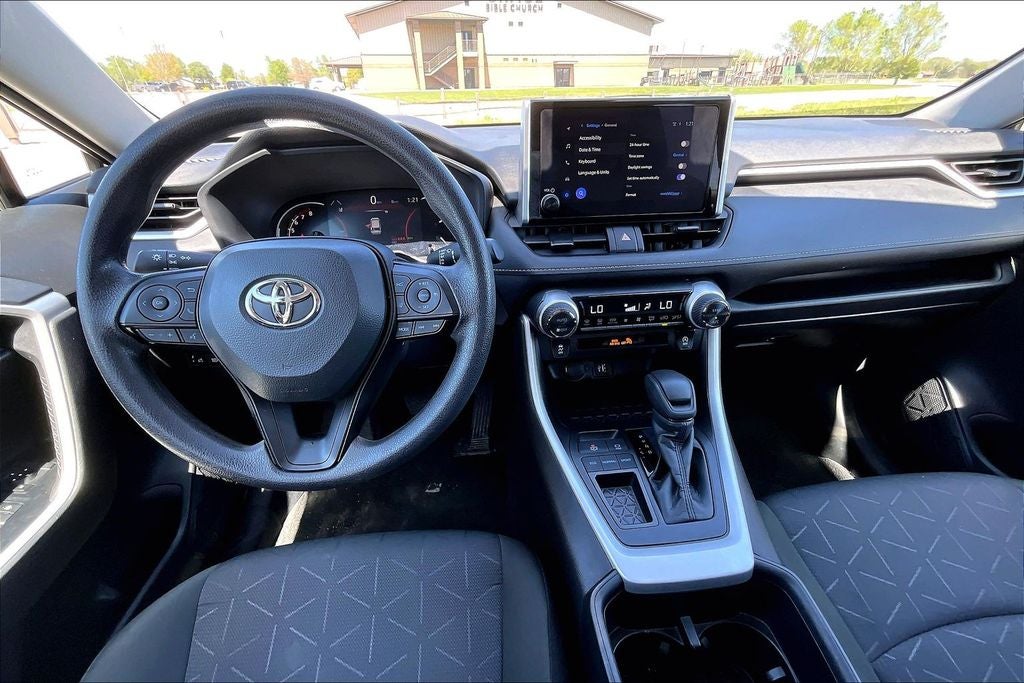 2025 Toyota RAV4 XLE