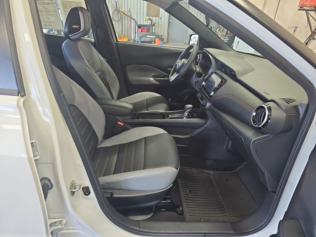 2022 Nissan Kicks SR