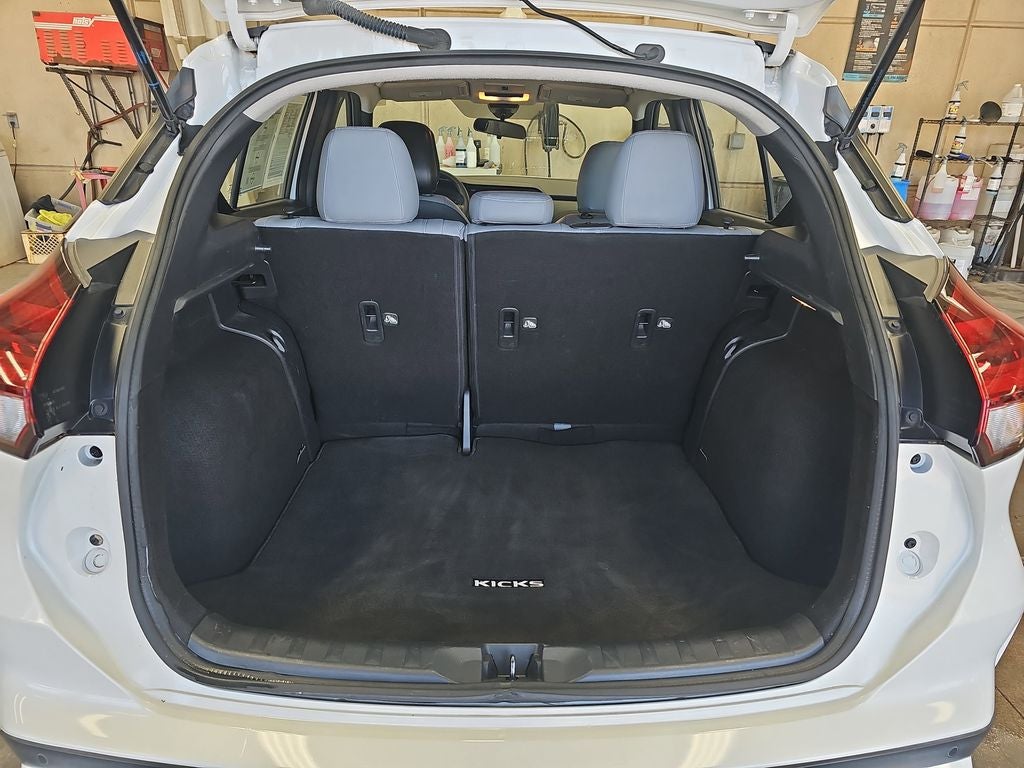 2022 Nissan Kicks SR