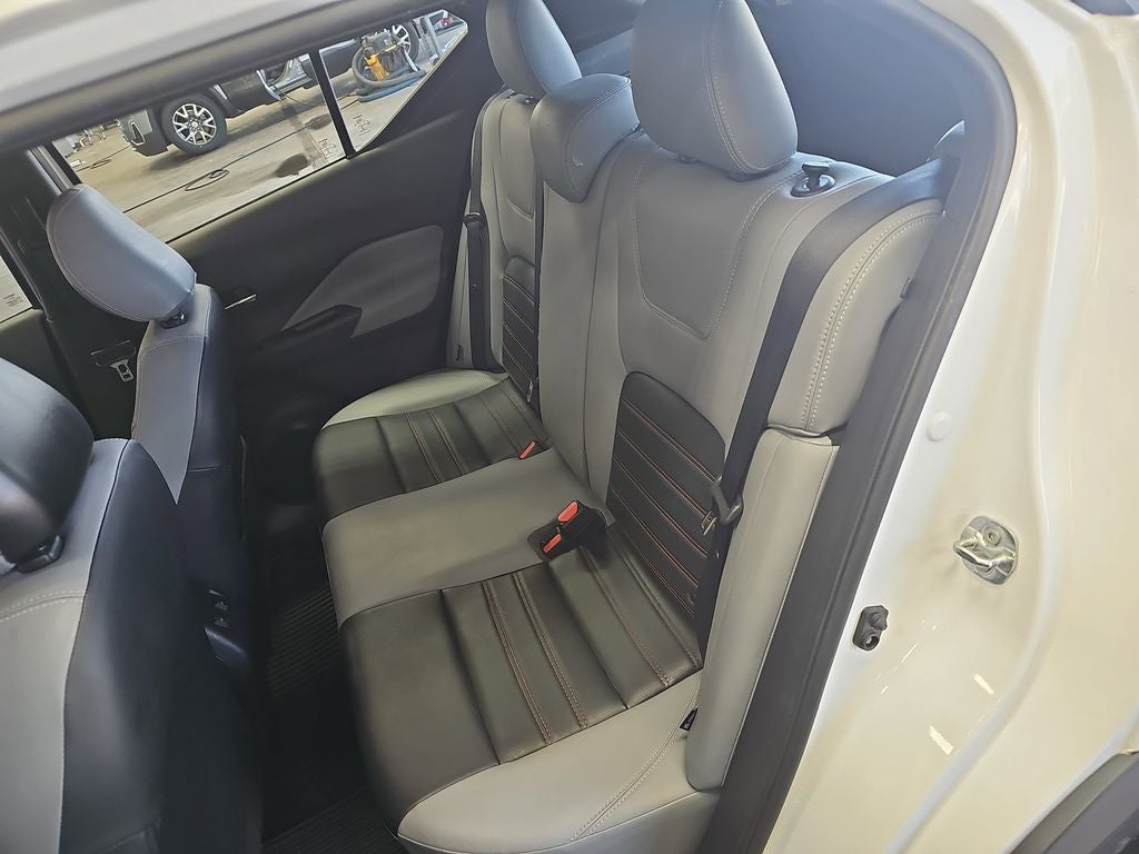 2022 Nissan Kicks SR