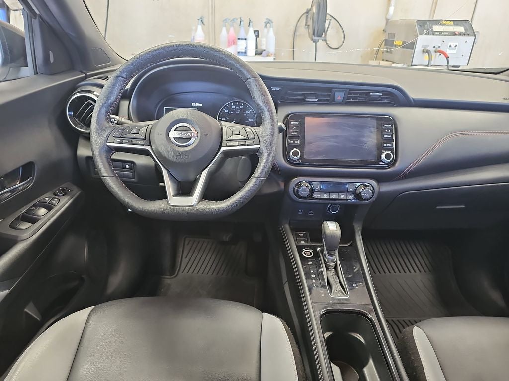 2022 Nissan Kicks SR