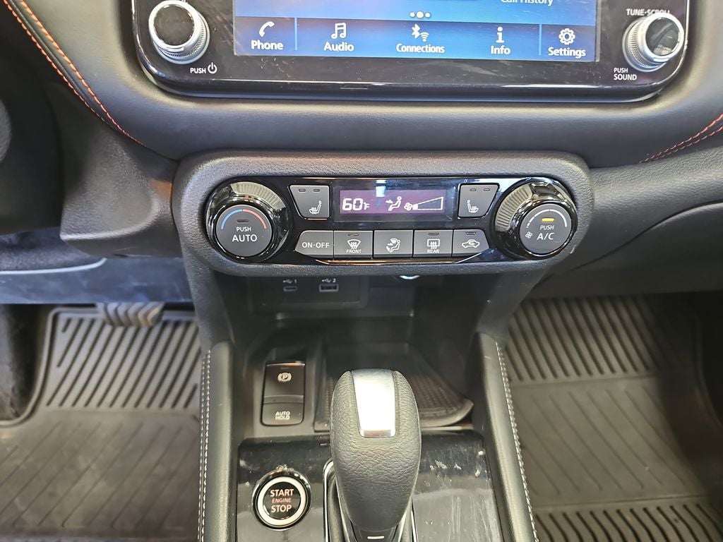 2022 Nissan Kicks SR