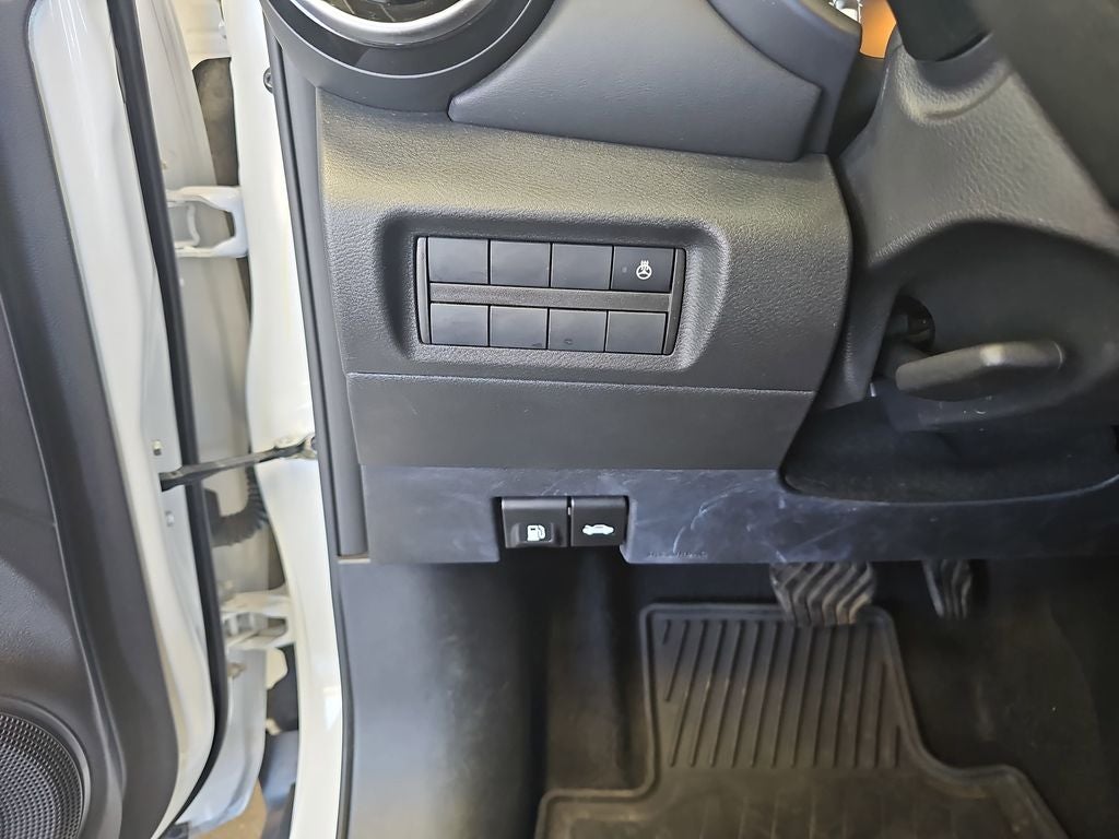 2022 Nissan Kicks SR