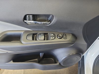 2022 Nissan Kicks SR