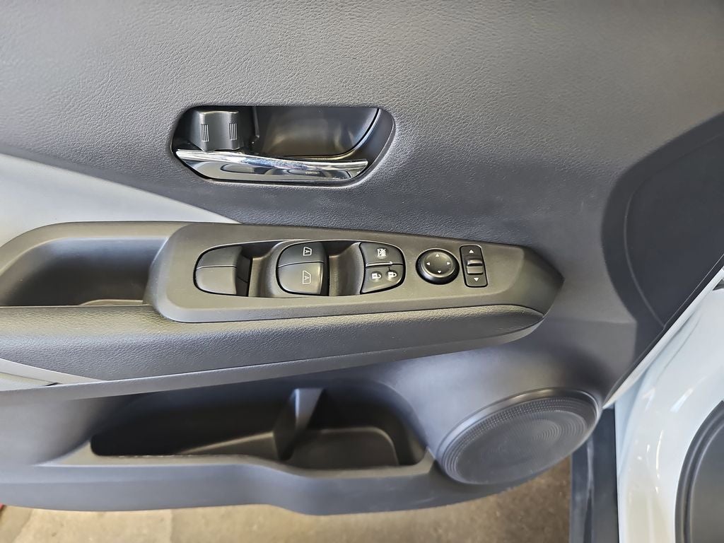 2022 Nissan Kicks SR