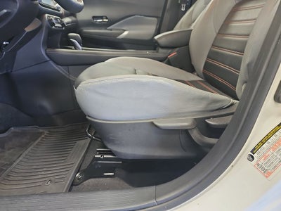 2022 Nissan Kicks SR