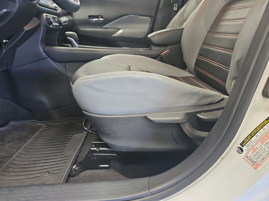 2022 Nissan Kicks SR