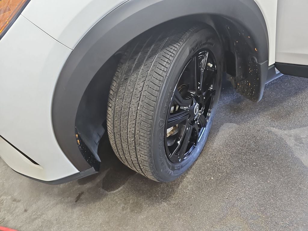 2022 Nissan Kicks SR