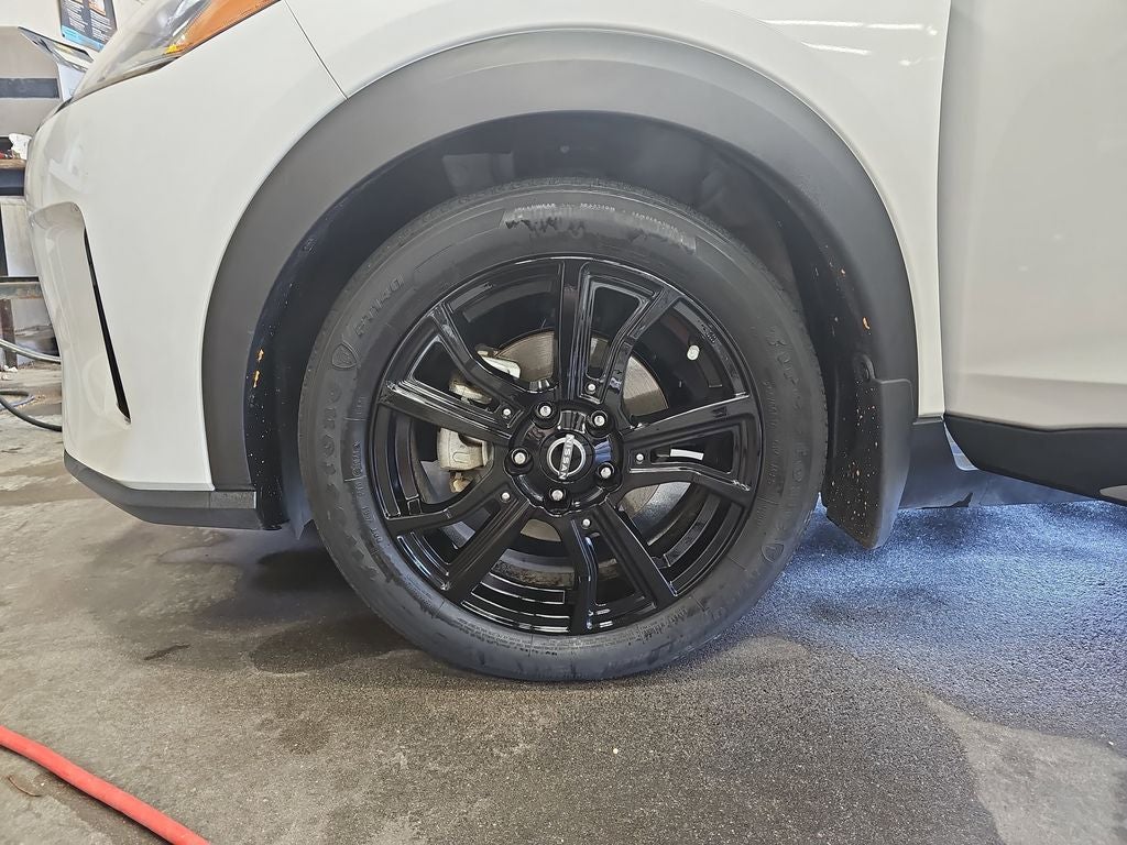 2022 Nissan Kicks SR