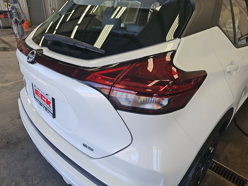 2022 Nissan Kicks SR