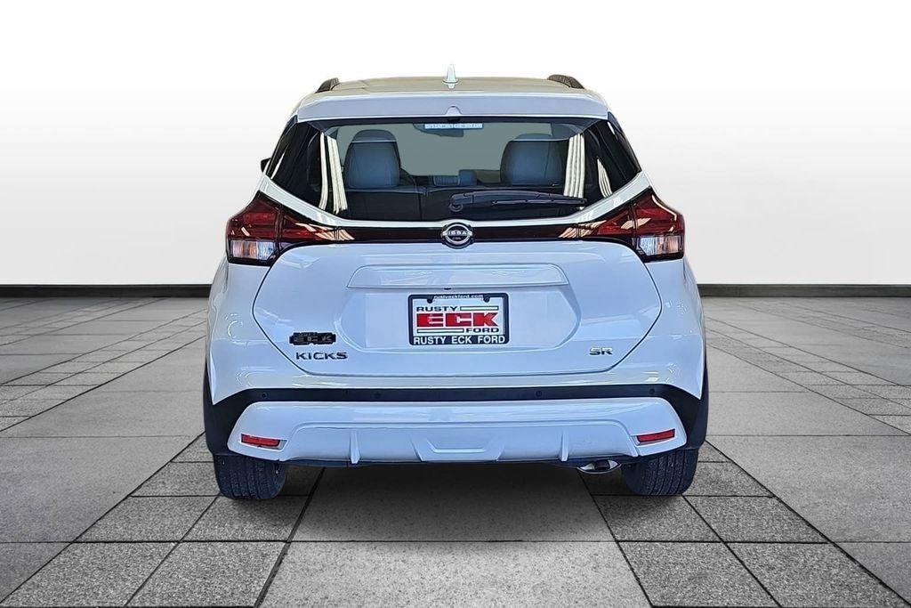 2022 Nissan Kicks SR