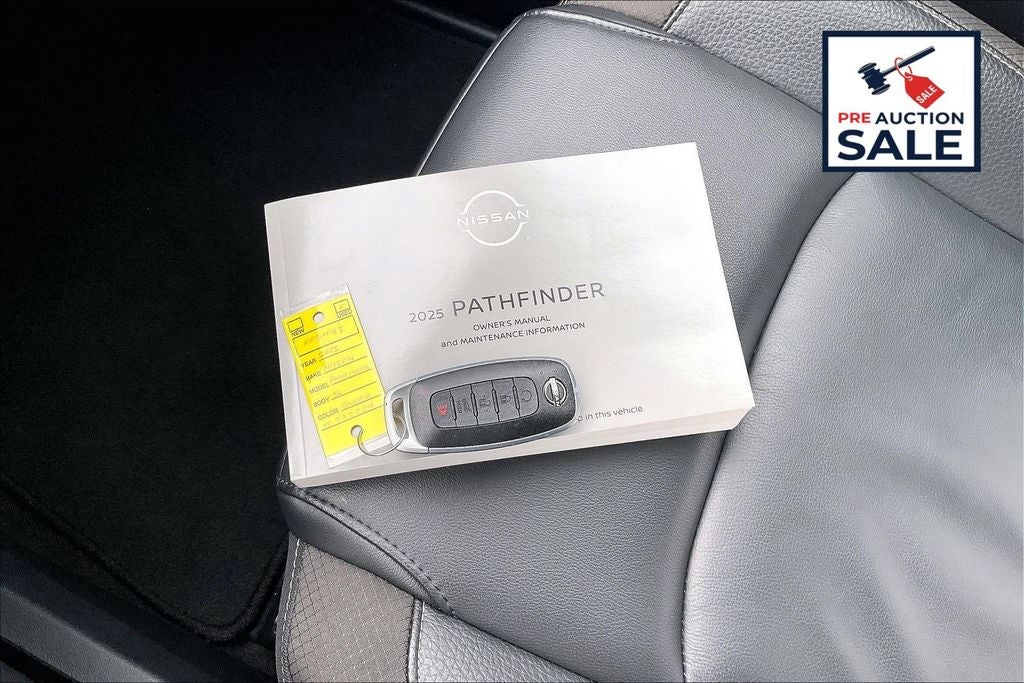 2025 Nissan Pathfinder SL