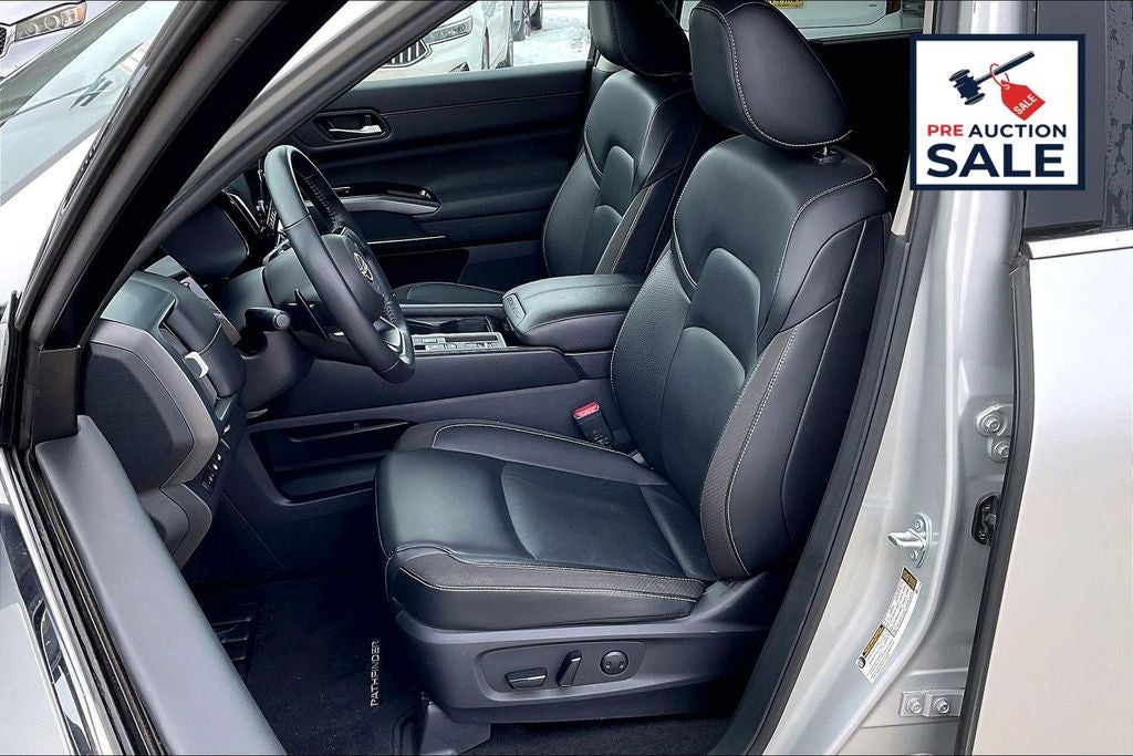 2025 Nissan Pathfinder SL