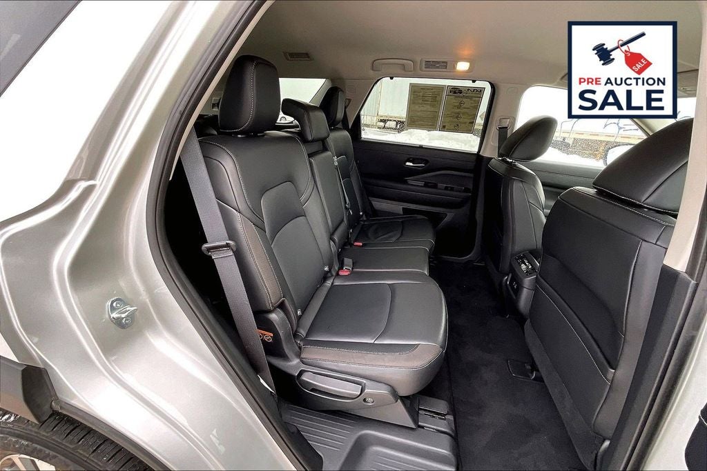 2025 Nissan Pathfinder SL