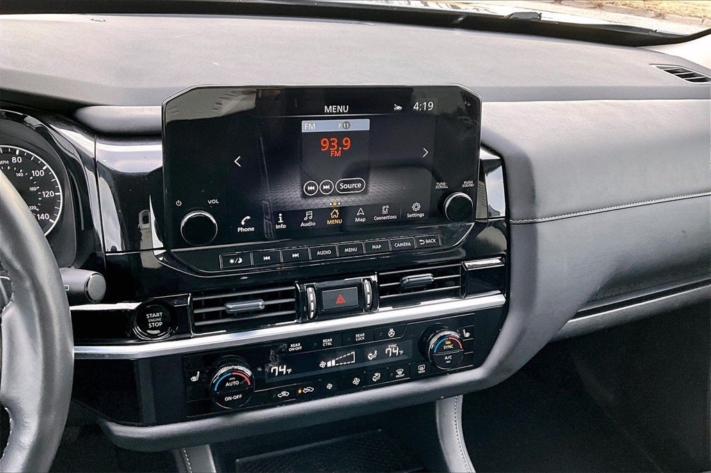 2025 Nissan Pathfinder SL