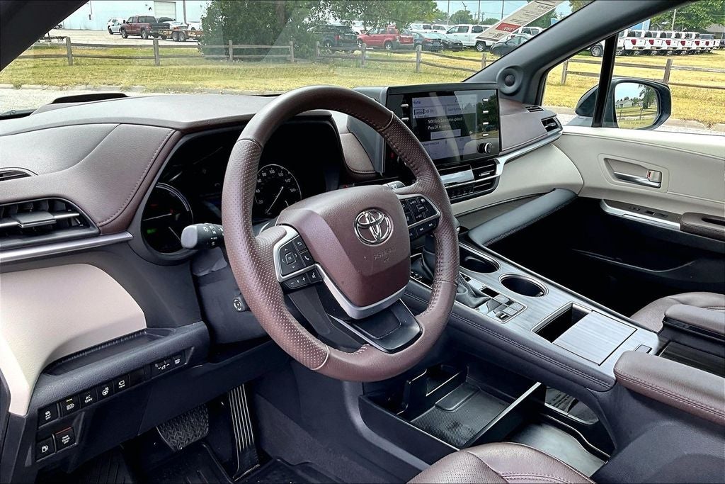 2024 Toyota Sienna Platinum 7 Passenger