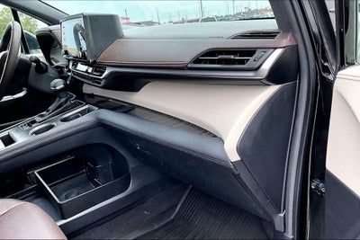2024 Toyota Sienna Platinum 7 Passenger