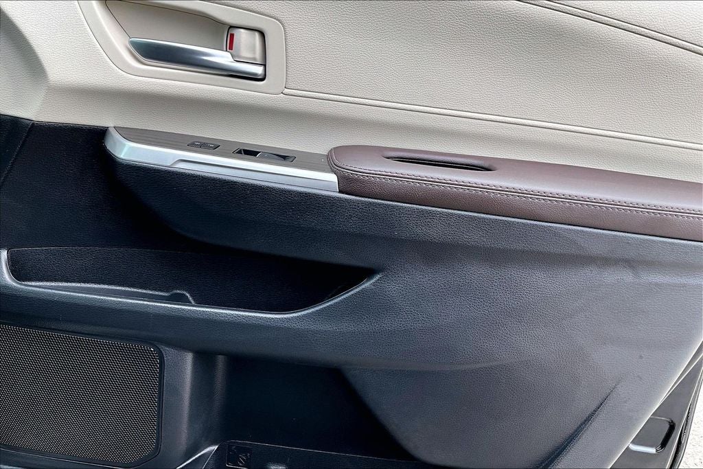 2024 Toyota Sienna Platinum 7 Passenger