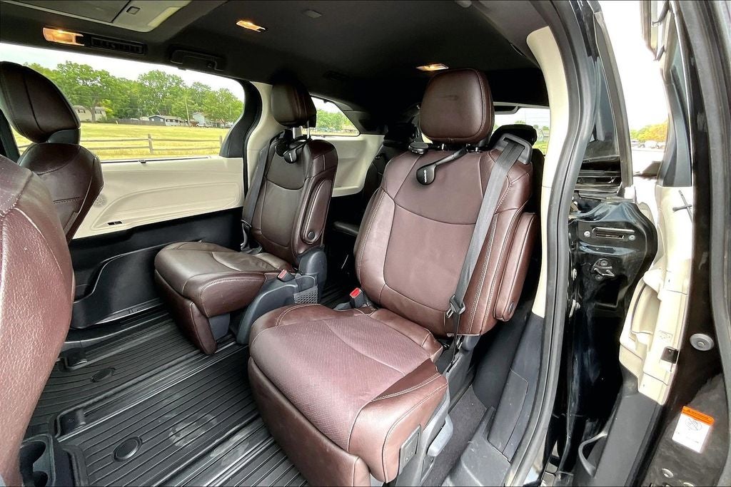 2024 Toyota Sienna Platinum 7 Passenger