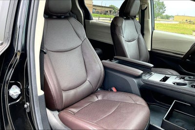 2024 Toyota Sienna Platinum 7 Passenger