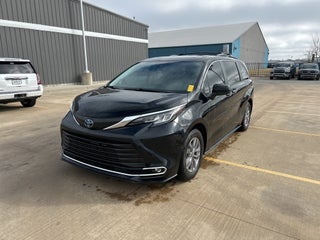 2022 Toyota Sienna XLE 8 Passenger