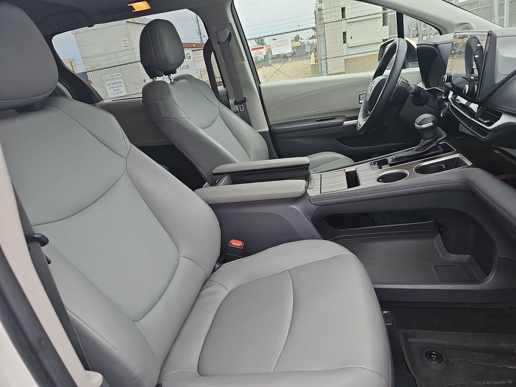 2021 Toyota Sienna XLE 7 Passenger