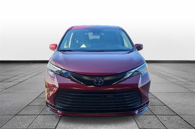 2024 Toyota Sienna LE 8 Passenger