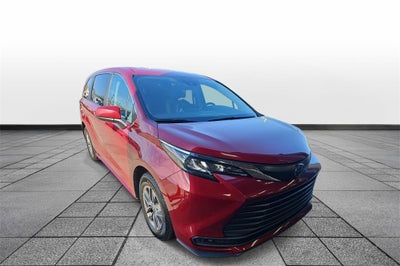 2024 Toyota Sienna LE 8 Passenger