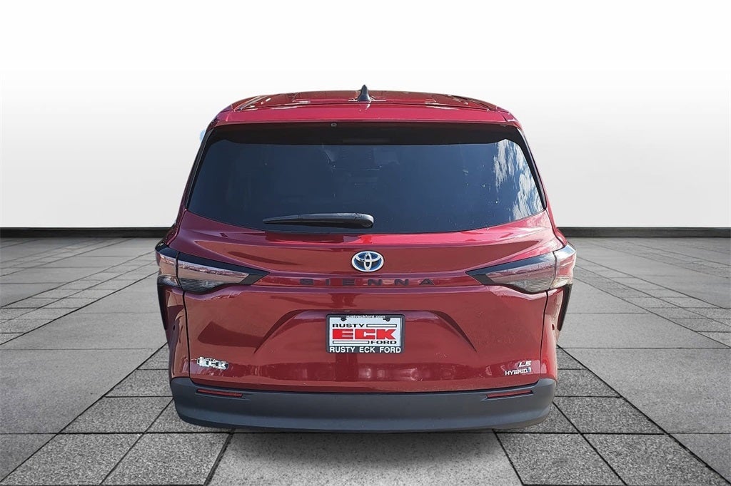 2024 Toyota Sienna LE 8 Passenger