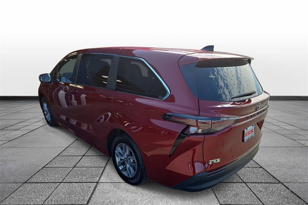 2024 Toyota Sienna LE 8 Passenger