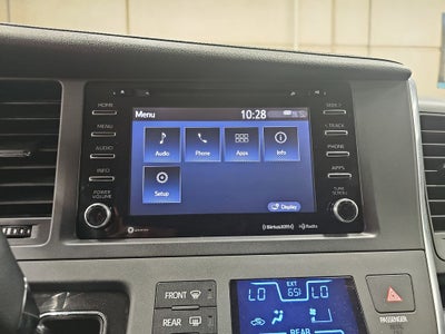 2018 Toyota Sienna SE 8 Passenger