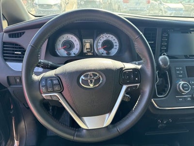 2018 Toyota Sienna SE 8 Passenger