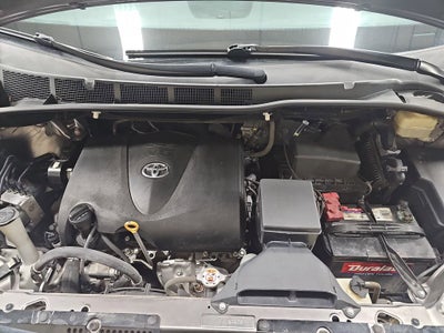 2018 Toyota Sienna SE 8 Passenger