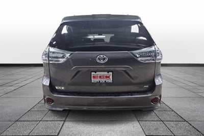 2018 Toyota Sienna SE 8 Passenger
