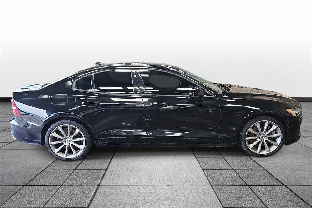 2021 Volvo S60 T6 Momentum