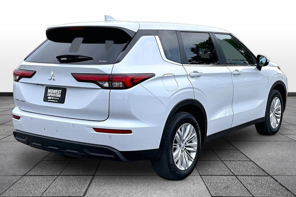 2024 Mitsubishi Outlander ES