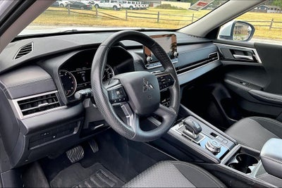 2024 Mitsubishi Outlander ES